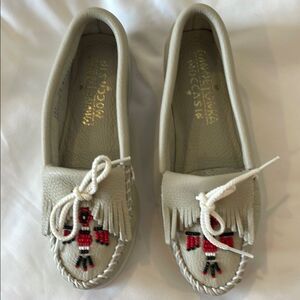 MINNETONKA LEATHER MOCCASINS.   NEW.